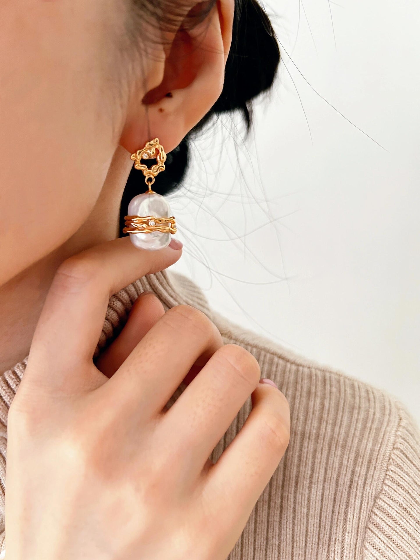 Fairy's Treasure Pearl Earrings | Pearl earrings | Pearl Jewelry | Estincele Jewelry | Silver jewelry | Women's earrings