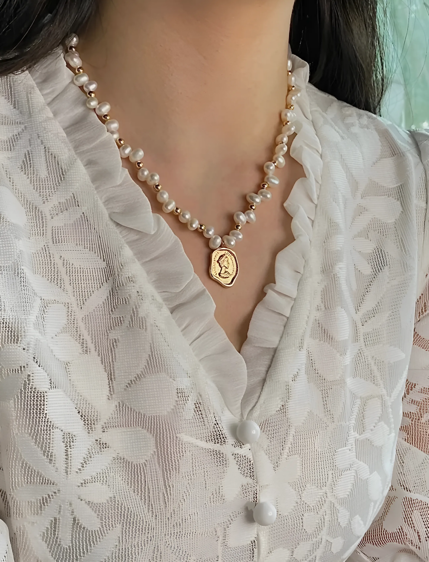 Elizabeth II Australia 1981 Coin Necklace | Pearl necklace | Women's necklace